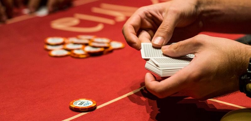 Ante trong poker là gì? Tầm quan trọng và tác động đặc biệt của