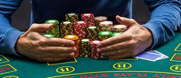 Hướng dẫn luật chơi Baccarat đầy đủ và chi tiết nhất năm 2022